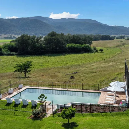 Stay in Mudgee the Grove, the Church, and Premium Private Homestead