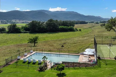 Stay in Mudgee the Grove, the Church, and Premium Private Homestead