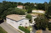 Le Cottage de Clairefontaine Hotels near Domaine du Monteillet