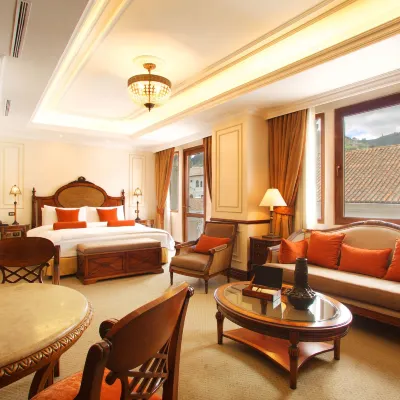 هوتل بلازا جرانديه Hotels near Palacio de Carondelet