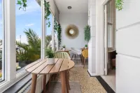 Beach Front Guest House Hotels in Істбурн
