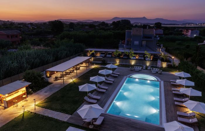 V Luxury Suites