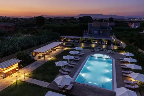 V Luxury Suites - 3-Star