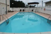 Wingate by Wyndham Southport - Pools