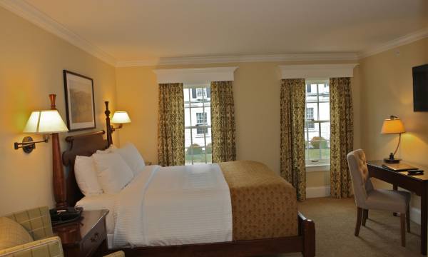 Publick House Historic Inn and Country Motor Lodge