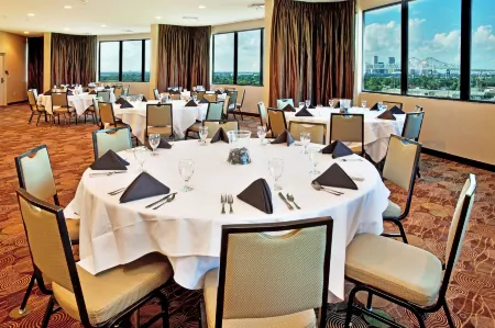 Holiday Inn New Orleans West Bank Tower