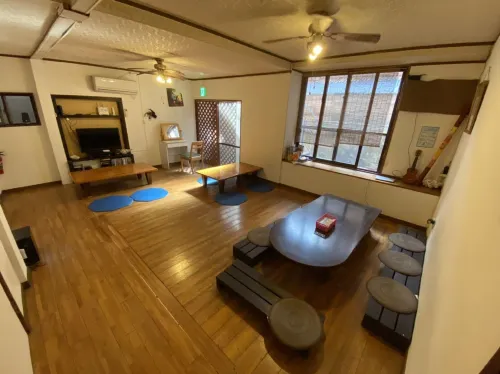 Guesthouse Base Okinawa - 2-Star