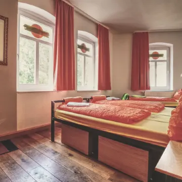 Opera Hostel Отели рядом с достопримечательностью «Церковь Святого Андрея»