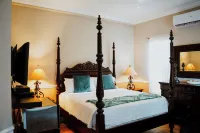 Shangri-La Bed & Breakfast Hotels in West Bay
