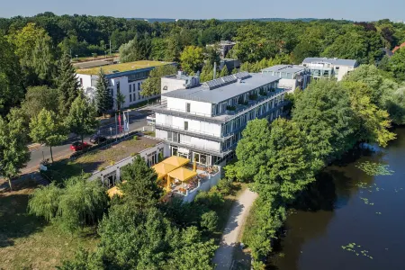Seminaris Avendi Hotel Potsdam Отели в г. Нутеталь
