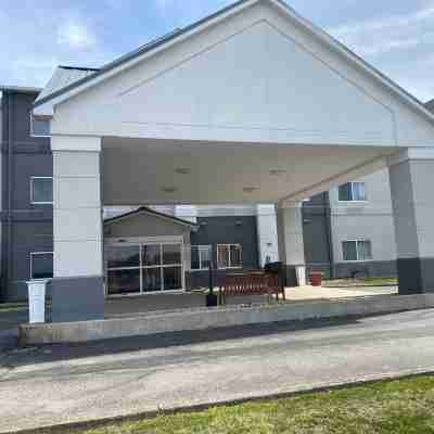 Wingate by Wyndham Uniontown Hotel Exterior