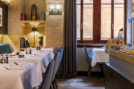 Hôtel les Armures Отели рядом с достопримечательностью «Музей Patek Philippe»