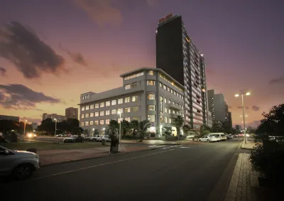 Parade Hotel Отели в г. 