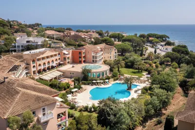 Résidence premium Les Calanques des Issambres Pierre & Vacances Hôtels à : Roquebrune-sur-Argens