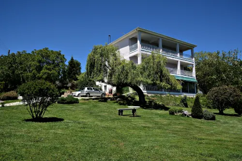 Guesthouse Vissinokipos - Biker Friendly - Motorradhotel Hotels in Mesopotamia