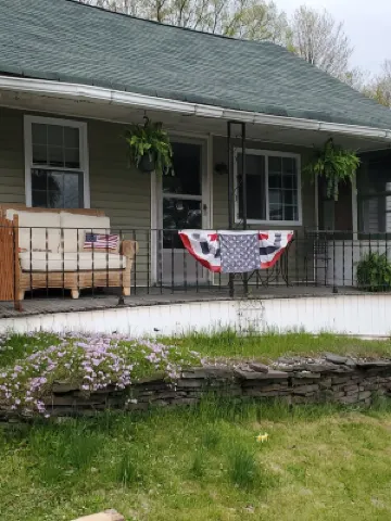 A 20s Cottage in Honesdale Hotels in Honesdale