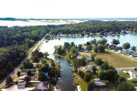 Beachfront 5-bedroom vacation home