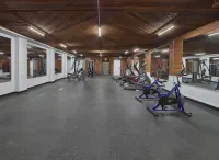 Crestwood Hotel - Gym