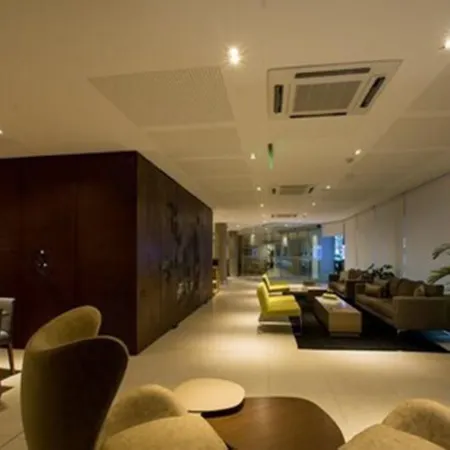Caseros 248 Hotel Отели рядом с достопримечательностью «Клиника «Алленде»»