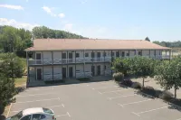 Brit Hotel Confort Manosque Cadarache - Parkplatz