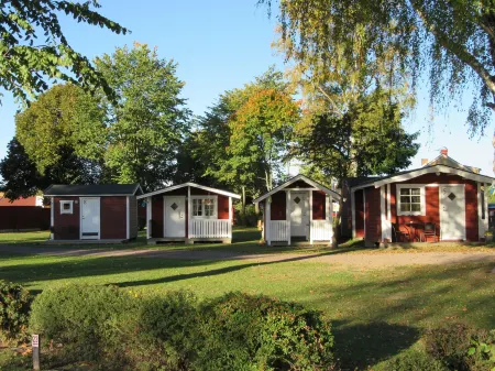 Korskullens Camping Stugor & Cafe Отели в г. Vikbolandet