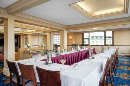 Hampton Inn & Suites Providence Downtown Отели рядом с достопримечательностью «Парк Роджер Уильямс»