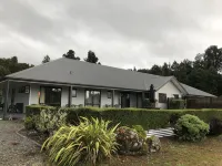 Lake Brunner Longhouse فنادق في 
