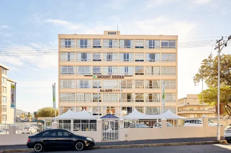 First Group Mount Sierra Отели рядом с достопримечательностью «Devil's Peak»