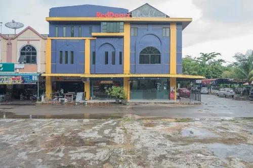 RedDoorz Near Rsud Embung Fatimah Batam Hotels in Batu Aji