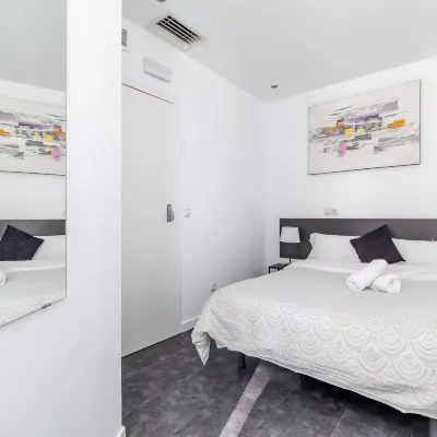 Ayz Ulises - Auto Check-in Property Hotels near Avenida de la Paz