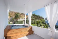 Paros Palace - Hot Tub