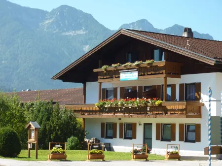 Apartmenthaus Sonnenschein - Chiemgau Karte Отели в г. Инцелль