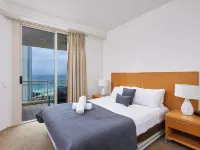 Maldives Resort Main Beach, Gold Coast Hotels in Main Beach