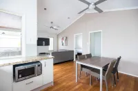 Nrma Treasure Island Holiday Resort - parking