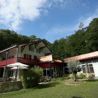 Chez Maman Hotel & Restaurant Hoteles cerca de Pointe de la Jonction