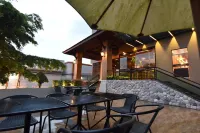 Leevana Hotel Các khách sạn ở Bang Klam