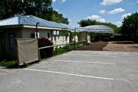 Rivernest Boutique Cottages Отели рядом с достопримечательностью «Maun Rest Camp»