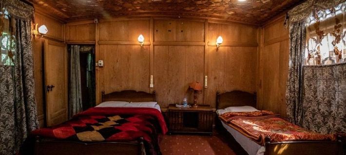 Kharpalace Group of Houseboats Hotels in Srinagar