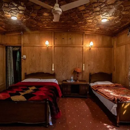 Kharpalace Group of Houseboats