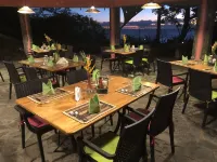 Tamarind Tree Hotel - parkir