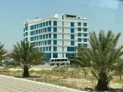 Sur Grand Hotel Отели в г. 