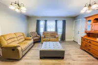 The Stone Castle - with Private Yard & Parking, Near Falls & Casino by Niagara Hospitality