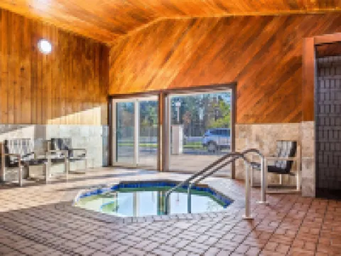 เดย์สอินน์ บายวินด์แฮม แบล็ค ริเวอร์ฟอลส์ ไอ-94 ออน เอทีวี เทรล โรงแรมในJackson County