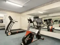 Days Inn by Wyndham Staunton - Gym