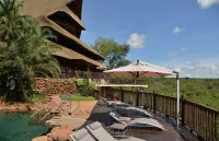 Victoria Falls Safari Lodge - piscine
