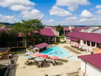 Y O Ranch Hotel and Conference Center - Pools