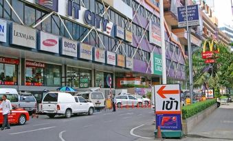 Centric Place Hotel