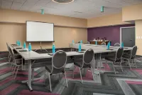 Tru by Hilton Orlando Convention Center Area