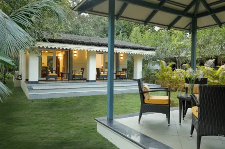 Whistling Woodzs Resort Отели в г. Дандели