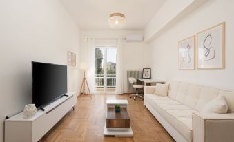 City Chic Apartment with Park View